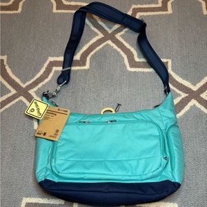 Pacsafe city safe LS200 shoulder bag. Anti-theft and RFID blocking